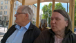 Matti ja Asta Selin historiallisella raitiovaunulla matkalla Helsingin kaupungin museoon